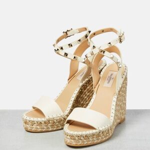 Valentino Garavani Wedge - white leather with metallic threads iconic Rockstuds